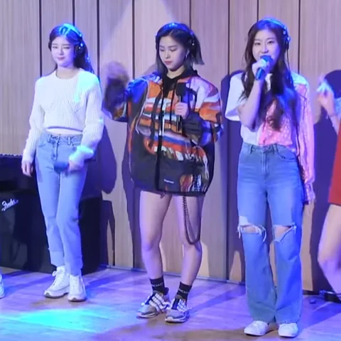 ITZY 사진 4