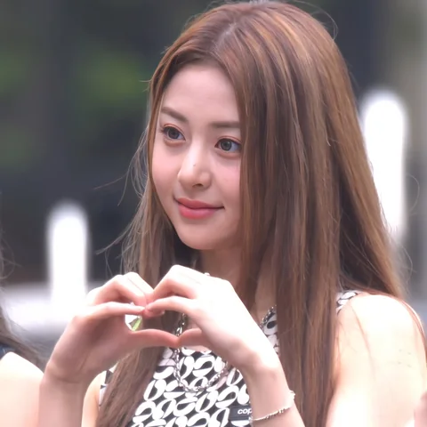 르세라핌 사진 29
