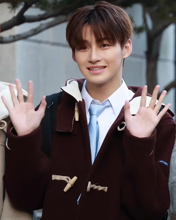 투어스 지훈 사진