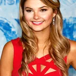 Stefanie Scott